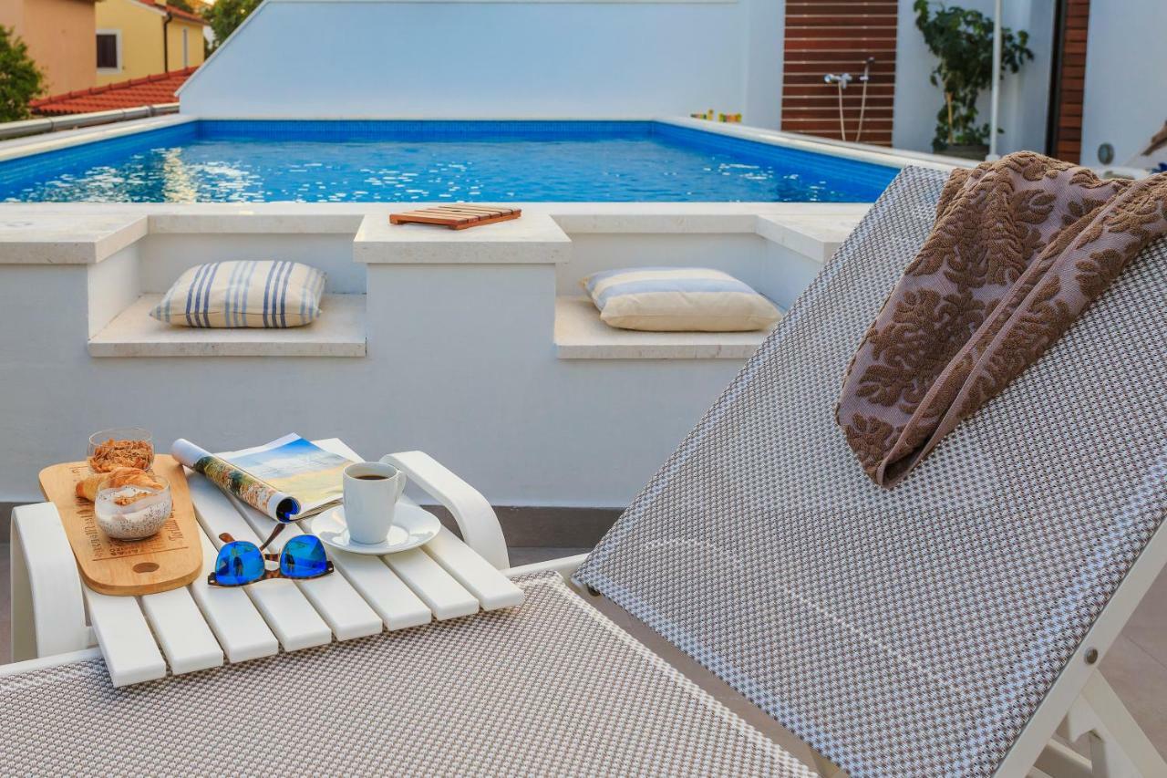 Holiday Home Lola, Sea On A Palm! Heated Pool تروغير المظهر الخارجي الصورة