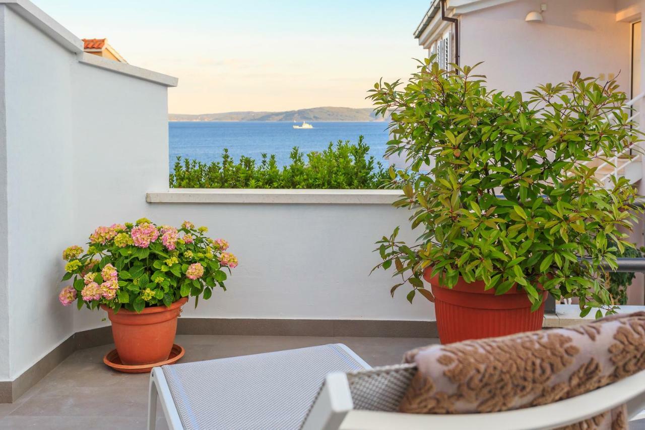 Holiday Home Lola, Sea On A Palm! Heated Pool تروغير المظهر الخارجي الصورة