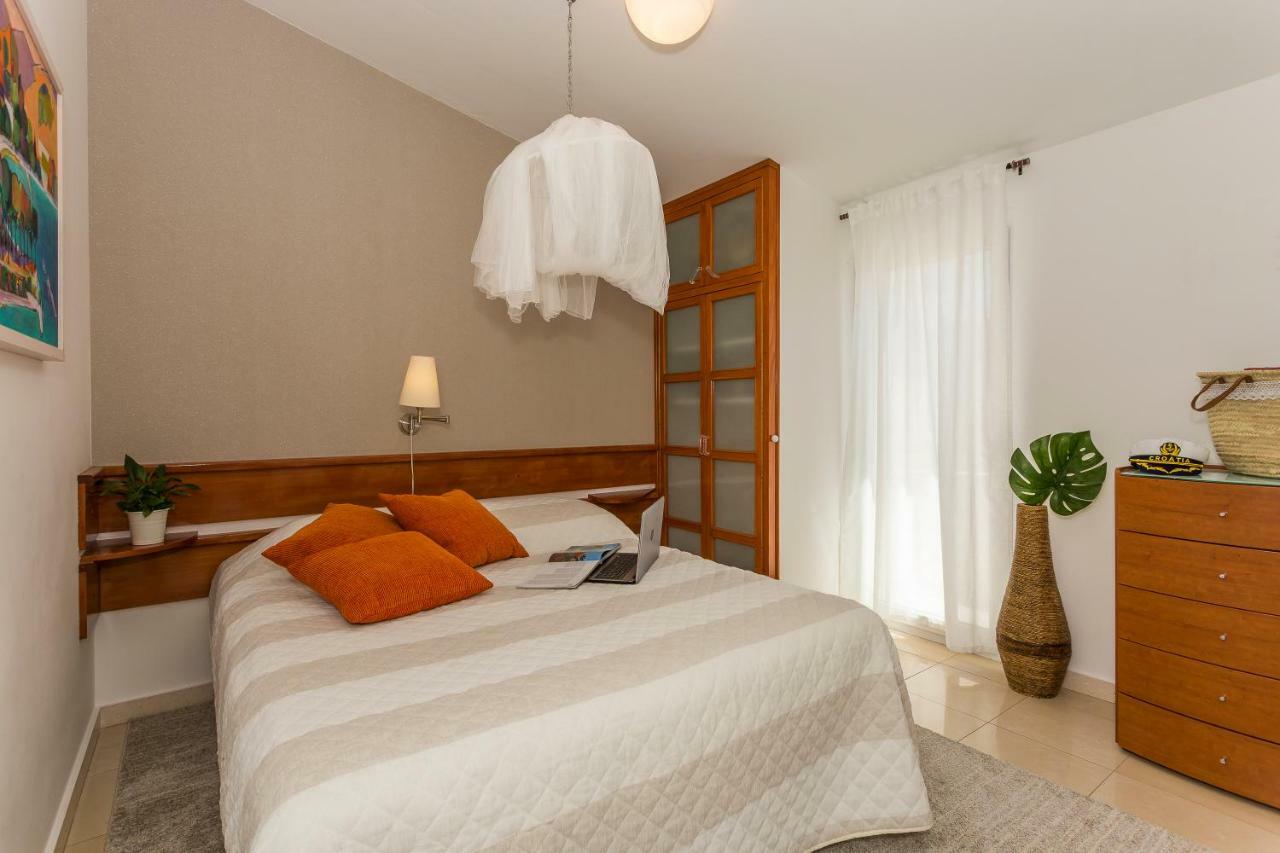 Holiday Home Lola, Sea On A Palm! Heated Pool تروغير المظهر الخارجي الصورة